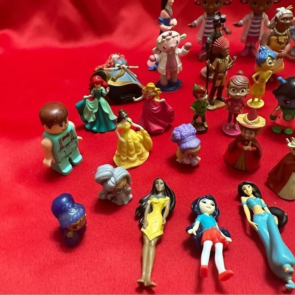 Disney Toppers cake lot